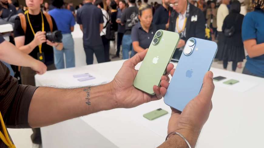 iPhone 17 सीरीज ने मचाया धमाल, बेस मॉडल में 120Hz डिस्प्ले और दमदार अपग्रेड